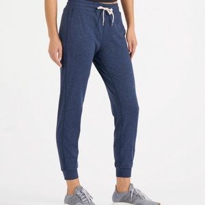 Vuori performance jogger- long size small